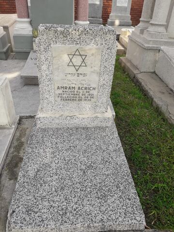 Lápida de Amram Acrich (niño)