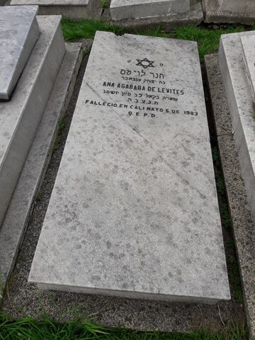 Lápida de Ana Agababa de Levites