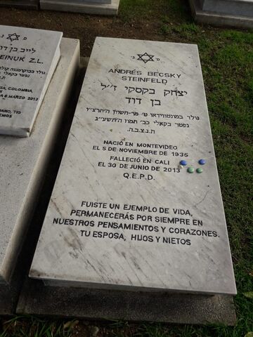 Lápida de Andres Becsky