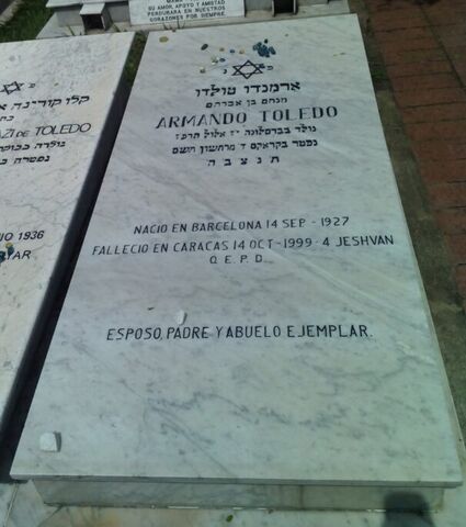 Lápida de Armando Toledo