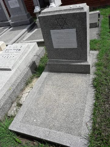 Lápida de Arnoldo Eppinghausen