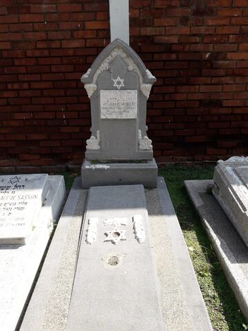 Lápida de Arthur Lowenberg