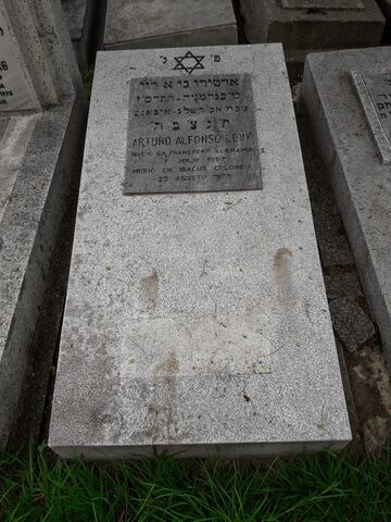 Lápida de Arturo Alfonso Levy