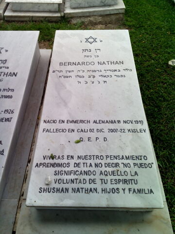 Lápida de Bernardo Nathan
