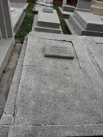 Lápida de Bernhard Frohlich
