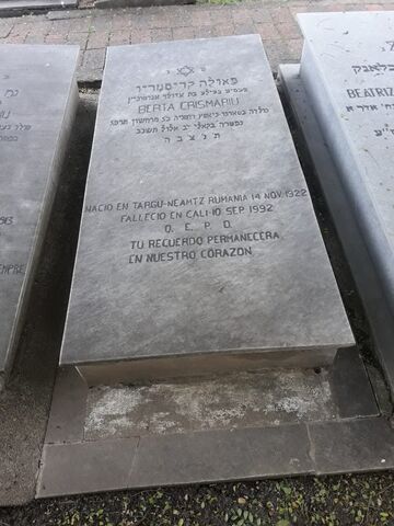 Lápida de Berta Crismariu