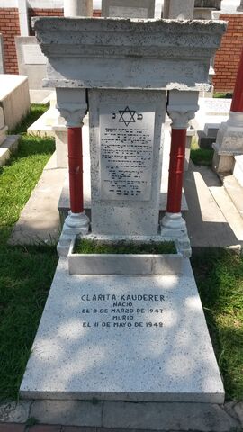 Lápida de Clarita Kauderer (niña)