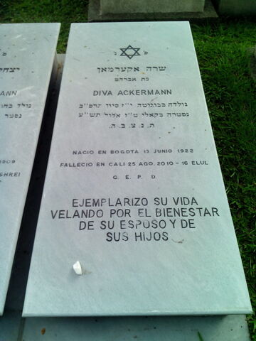 Lápida de Diva Ackerman