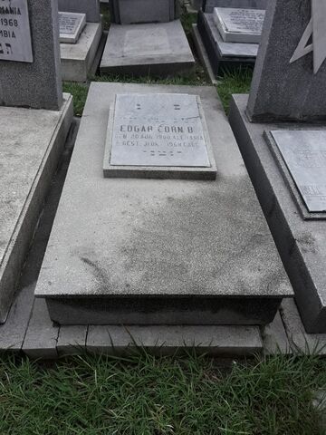 Lápida de Edgar (Tzvi) Corn