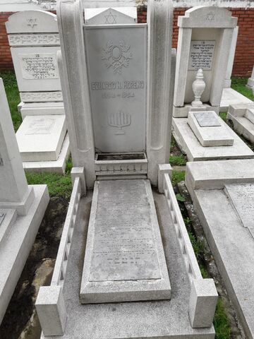 Lápida de Eduardo N. Moreno