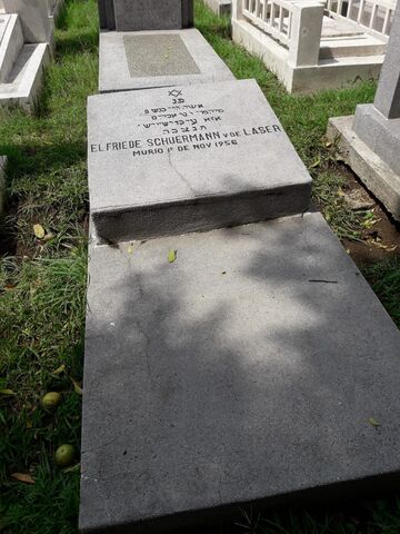 Lápida de Elfriede Schuermann de Laser
