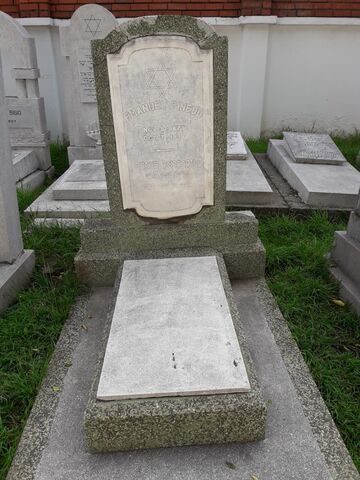 Lápida de Emanuel Pinedo