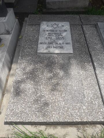 Lápida de Emil Sass