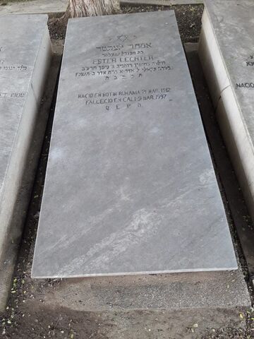 Lápida de Ester Lechter