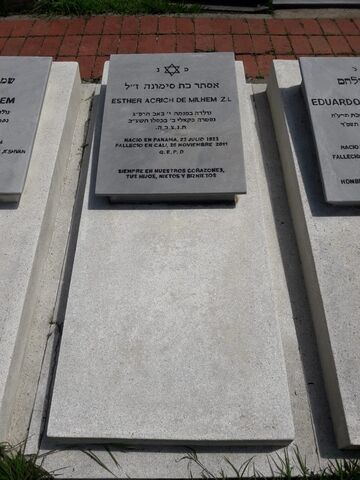 Lápida de Esther Acrich de Milhem