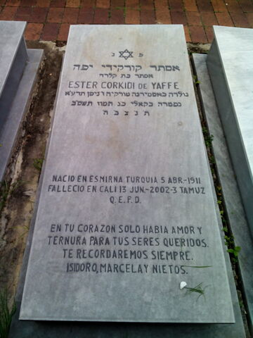 Lápida de Esther Corkidi de Yaffe