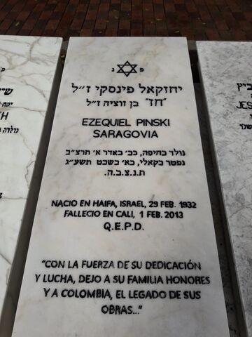 Lápida de Ezequiel Pinski Zaragovia