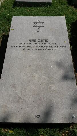 Lápida de Ghitis Niño