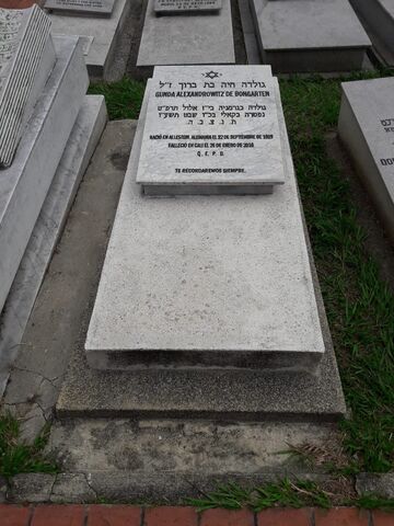 Lápida de Gunda Alexandrovich de Bongarten