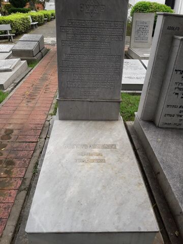 Lápida de Gustavo Vaisman