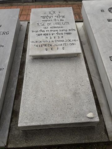 Lápida de Ilse Hermann de Waluta