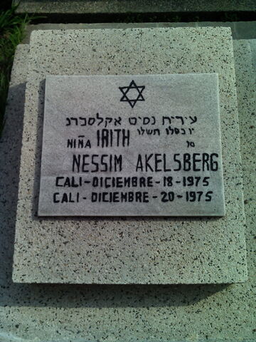 Lápida de Irith Nessim Akelsberg (bebé)