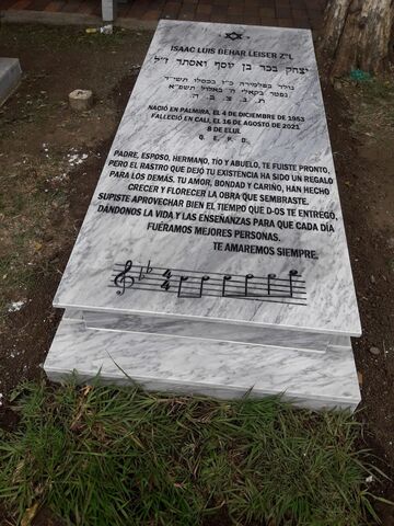 Lápida de Isaac Behar Leiser