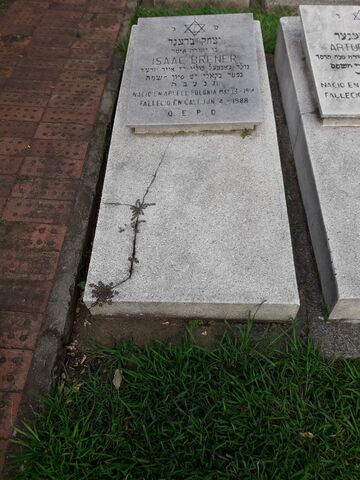 Lápida de Isaac Brener