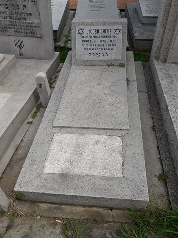 Lápida de Jacobo Ghitis