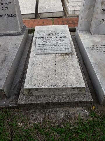 Lápida de Jaime Bronstein Linares