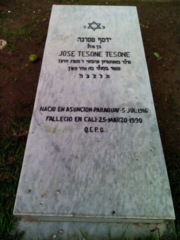 Lápida de Jose Tesone Tesone