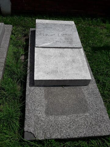 Lápida de Julius Landauer