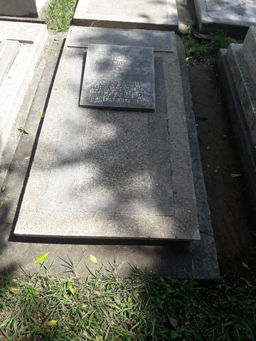 Lápida de Kurt Arendt