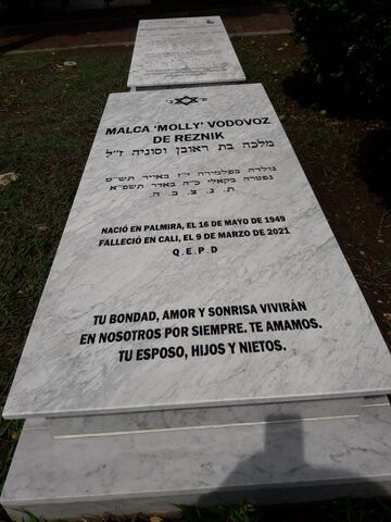 Lápida de Malca "Molly" Vodovoz de Reznik