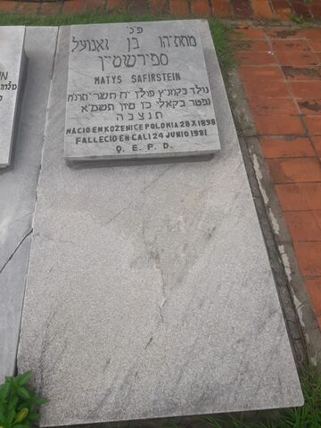 Lápida de Matys Safirstein