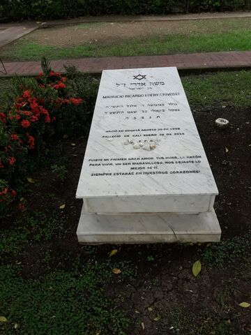 Lápida de Mauricio Edery