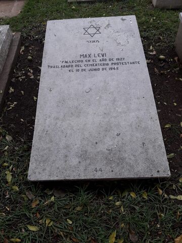 Lápida de Max Levi