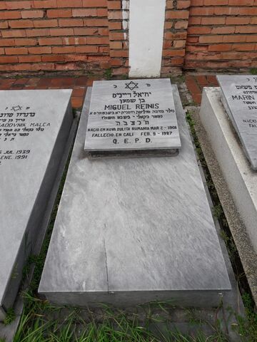 Lápida de Miguel Reinis