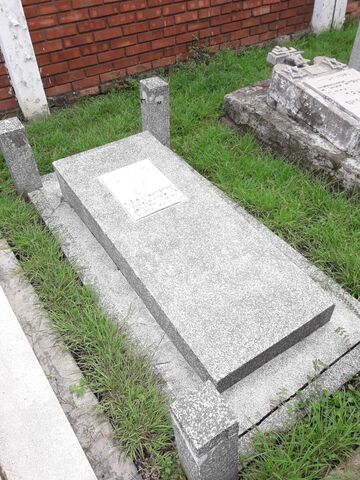 Lápida de Miguel Waimberg