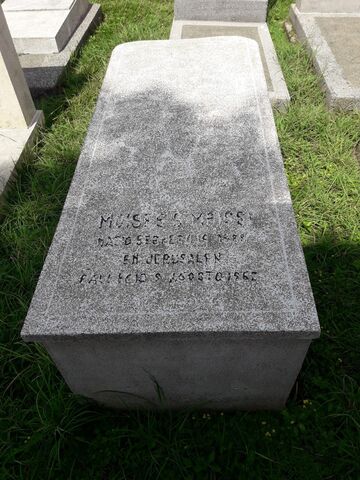 Lápida de Moises Maissi