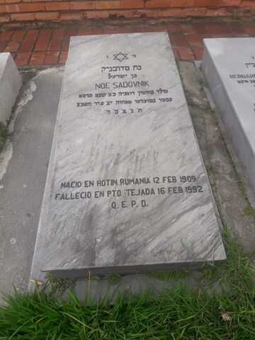 Lápida de Noe Sadovnik