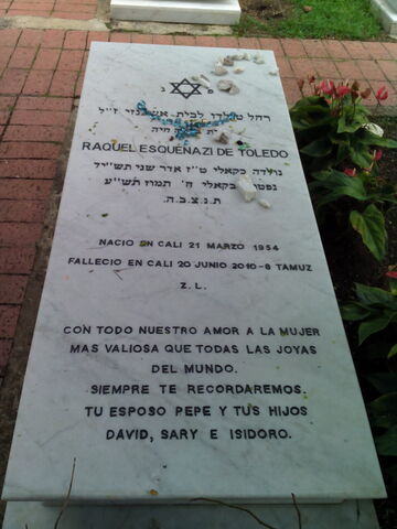 Lápida de Raquel Esquenazi de Toledo