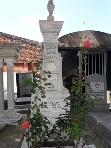 Lápida de Rosa de Bacal