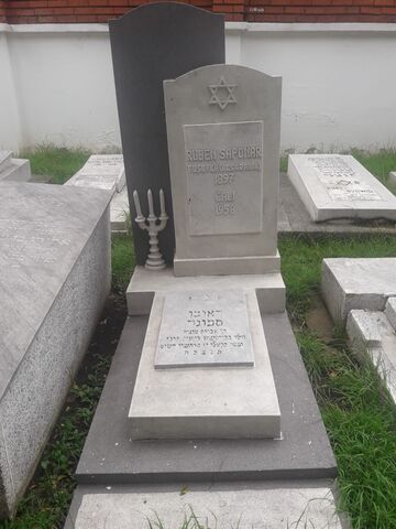 Lápida de Ruben Saponar