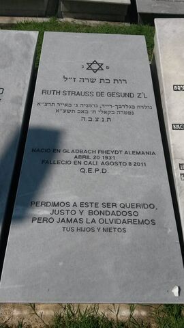 Lápida de Ruth Strauss de Gesund