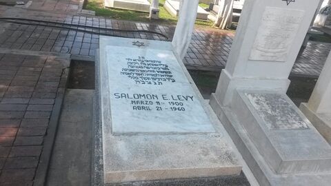 Lápida de Salomon E Levy