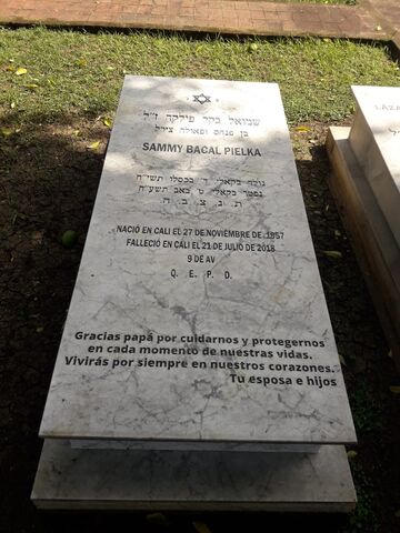 Lápida de Sammy Bacal Pielka