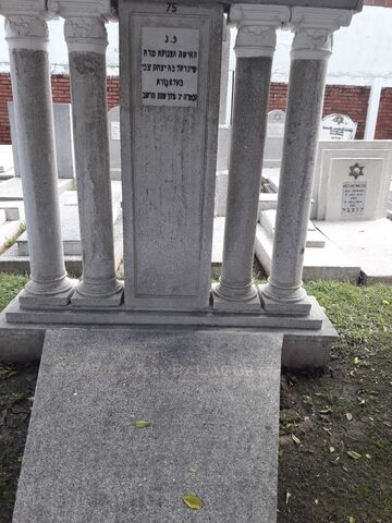 Lápida de Sara de Balagura