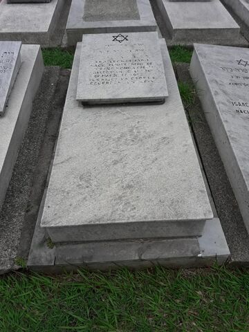 Lápida de Sara Leon de Farin