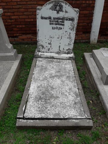 Lápida de Serafine Schramek de Bing